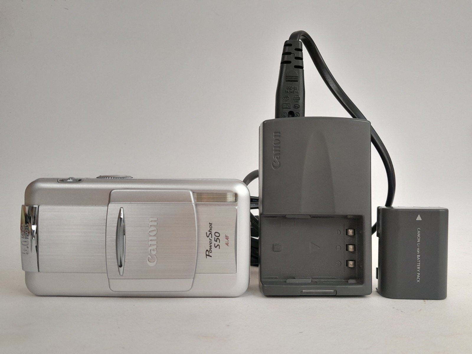 Canon Powershot S50 (voor onderdelen!) + CB-2LTE oplader, Ingebouwde flitser, Canon, Ophalen of Verzenden, Compactcamera