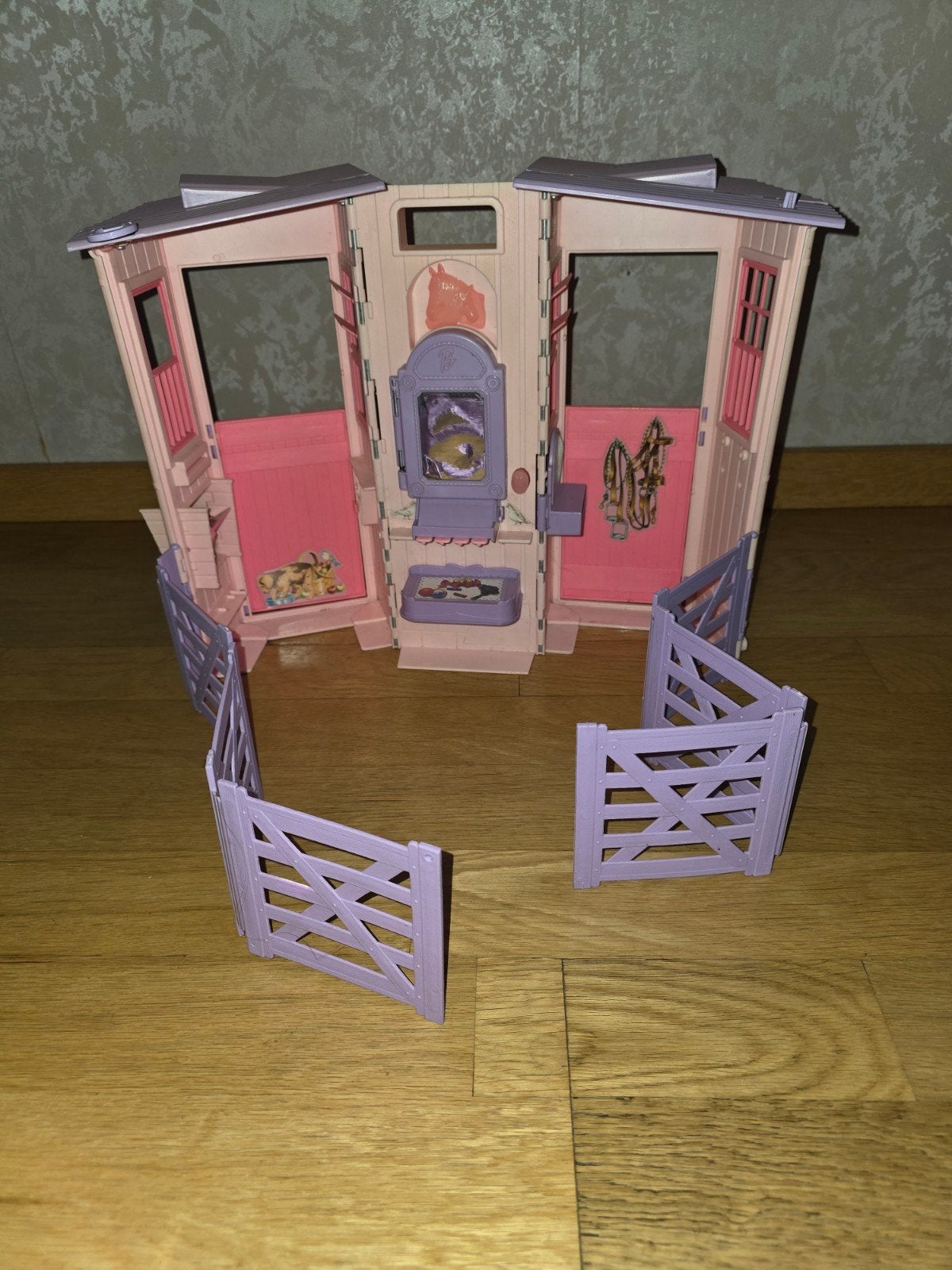 Barbie Paardenstal met hekjes, Ophalen of Verzenden, Gebruikt, Toebehoren