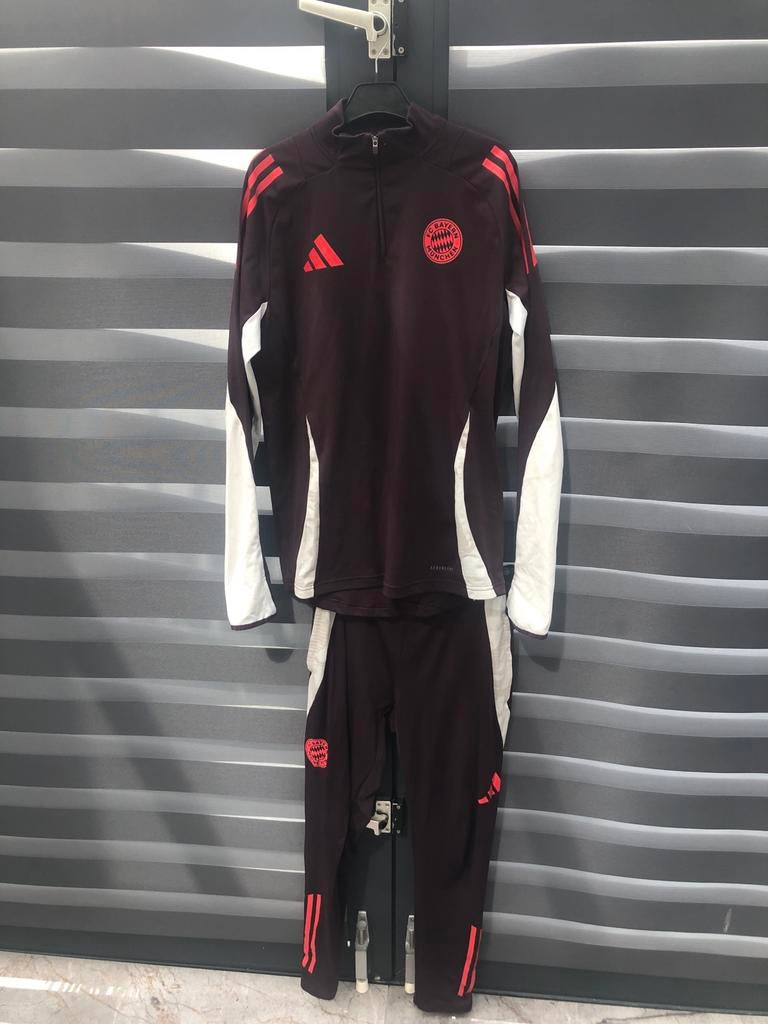 FC Bayern München Trainingspak - Shirt S, Broek M, Ophalen of Verzenden, Zo goed als nieuw