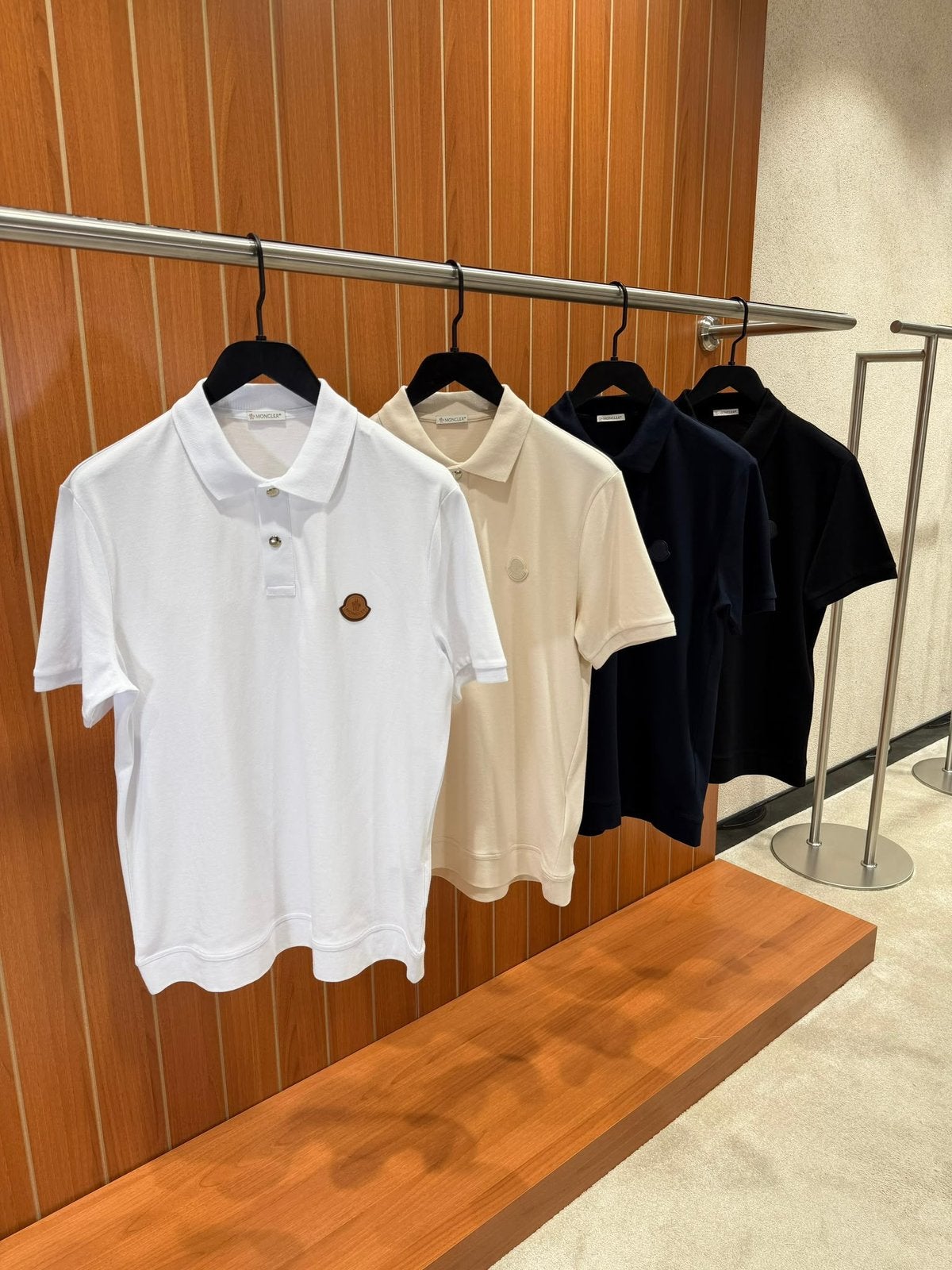 Moncler Polo shirt zwart wit beige, Ophalen of Verzenden, Zo goed als nieuw, Wit