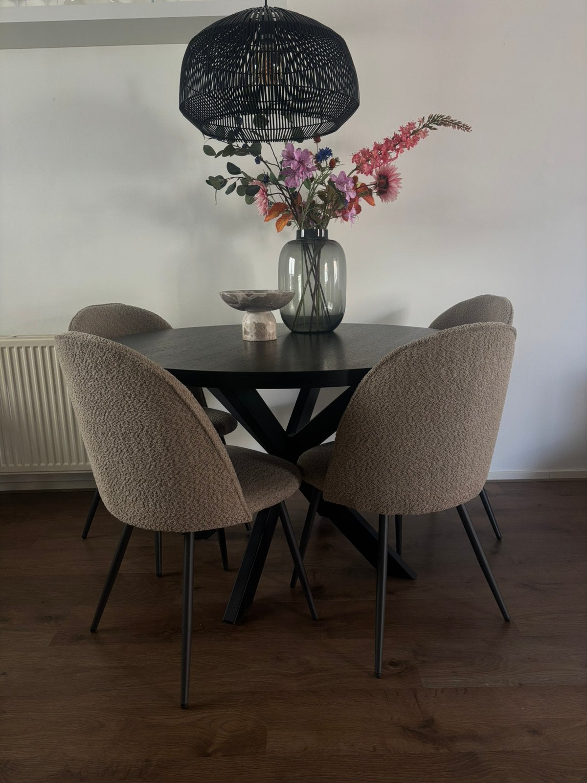 Ronde eettafel eiken zwart 120 cm, Ophalen, Zo goed als nieuw, 4 tot 6 stoelen