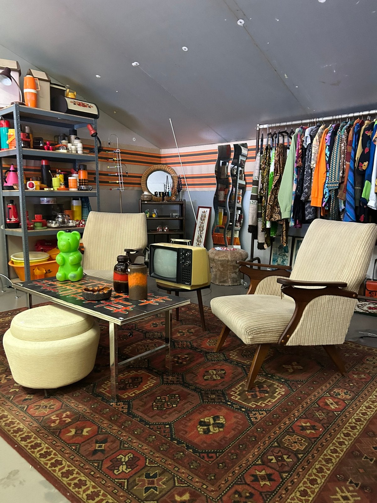 Vrijdag vintage shoppen bij Vire @ Bathem, 2 loodsen vol!️, Ophalen