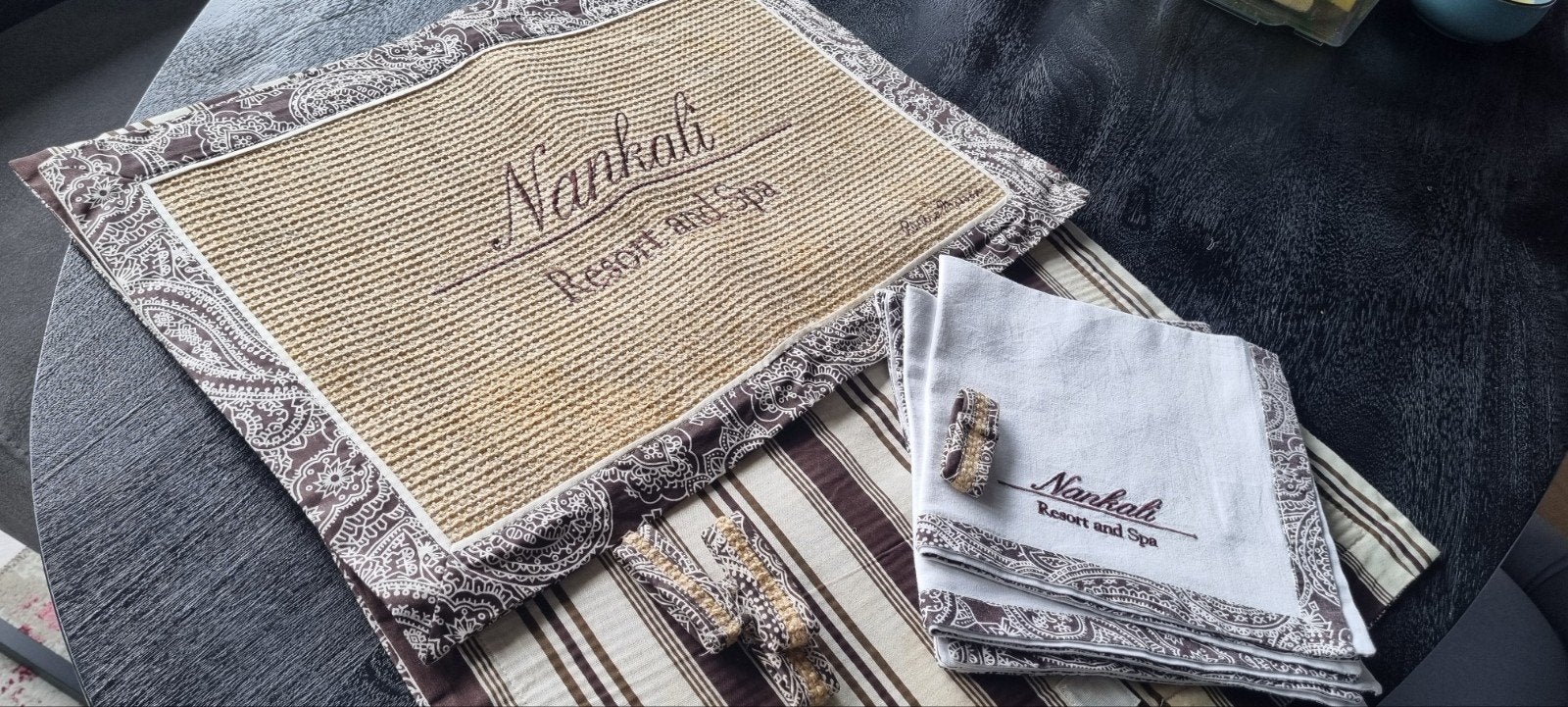 4x placemat+servetten+ringen Rivièra Maison, Huis en Inrichting, Keuken | Textiel, Gebruikt, Bruin, Overige materialen, Ophalen of Verzenden