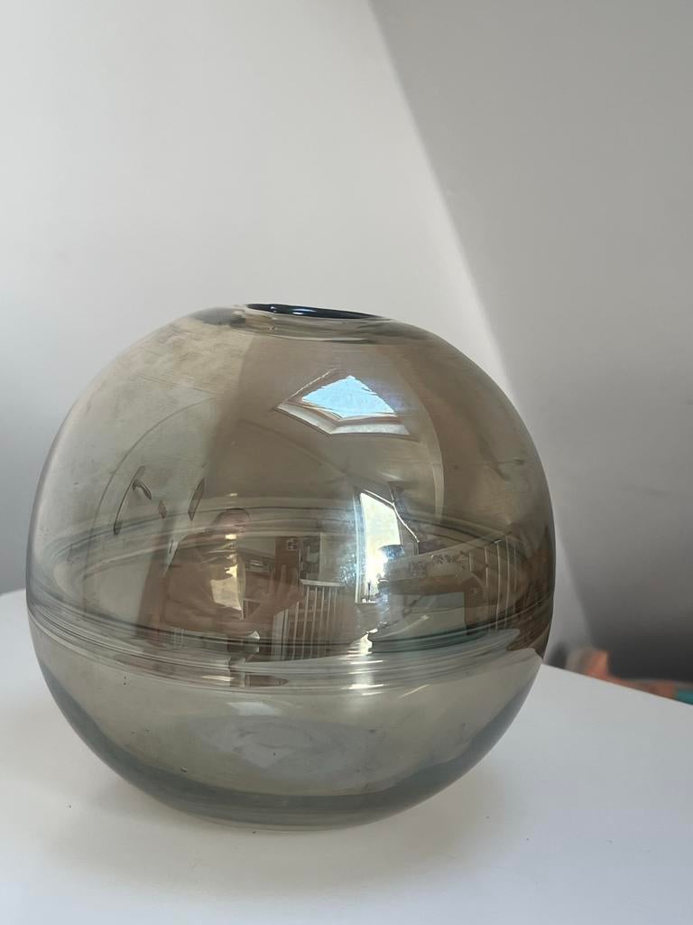 Ronde hand geblazen vaas, Ophalen