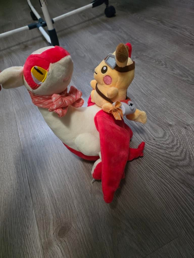 Pokemon knuffel latias/pickachu, Ophalen of Verzenden, Zo goed als nieuw, Overige typen