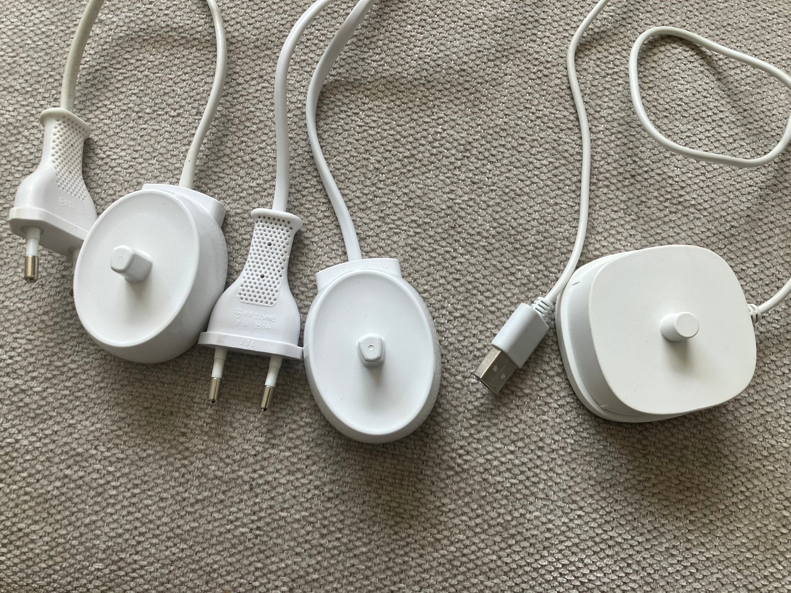Oplader Braun en Hyundai tandenborstel, Witgoed en Apparatuur, Persoonlijke-verzorgingsapparatuur, Ophalen, Zo goed als nieuw