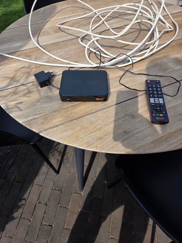 Ziggo analoog kastje met afstandsbediening, Ophalen of Verzenden, Gebruikt, Decoder