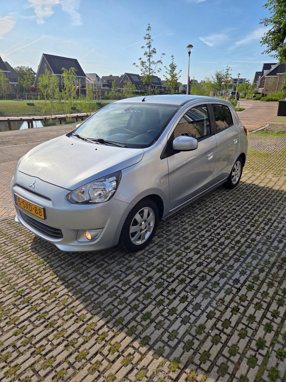 Mitsubishi Space Star 1.0 MPI 52KW 2013 Grijs, Auto's, Voorwielaandrijving, Stof, Zwart, Origineel Nederlands