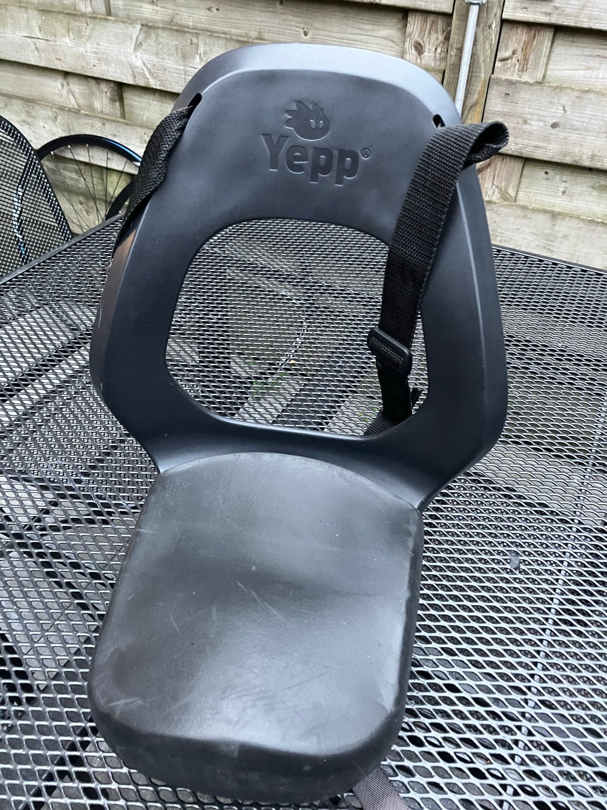 Yepp GMG Achterzitje Fietsstoeltje Zwart - Zo goed als nieuw, Fietsen en Brommers, Ophalen of Verzenden, Zo goed als nieuw, Achterzitje