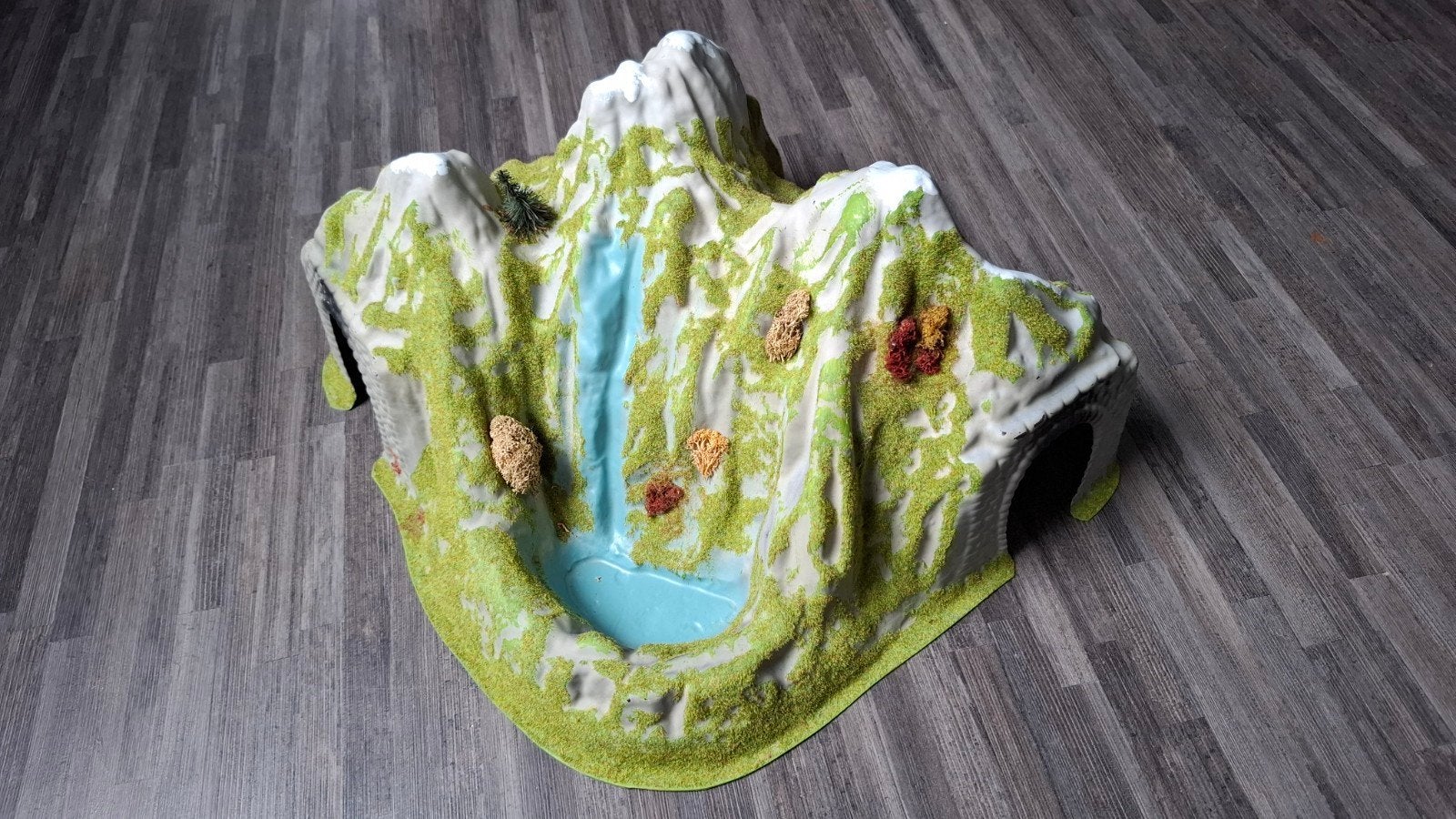 HEKI 5042 modelspoortunnel met waterval en meertje, Hobby en Vrije tijd, Gebruikt, Gelijkstroom, Natuur, Ophalen