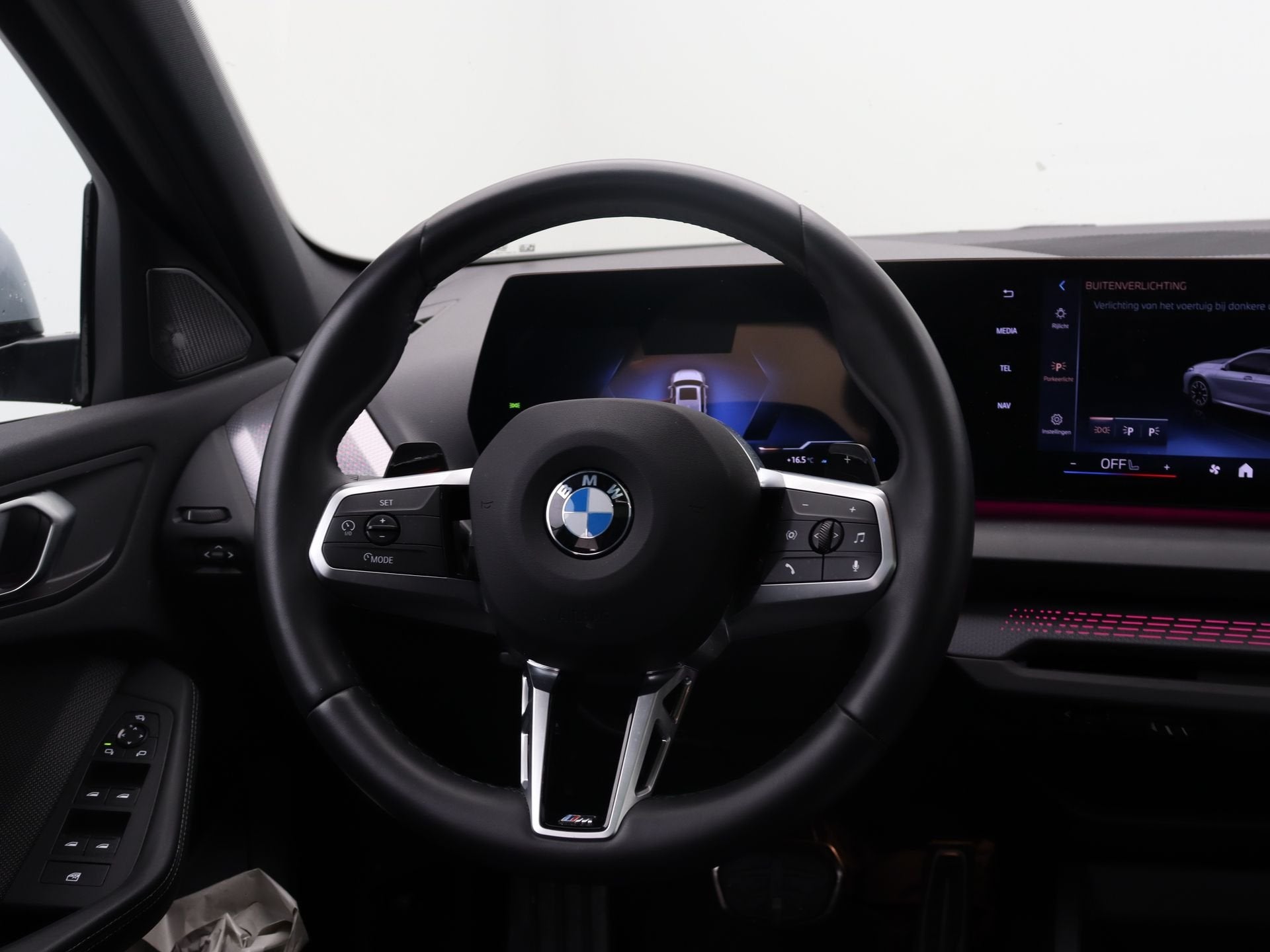 BMW 1 Serie 120 M-Sport | Trekhaak | Panoramadak (bj 2025), Dealer onderhouden, Gebruikt, 156 pk, Met garantie (alle)