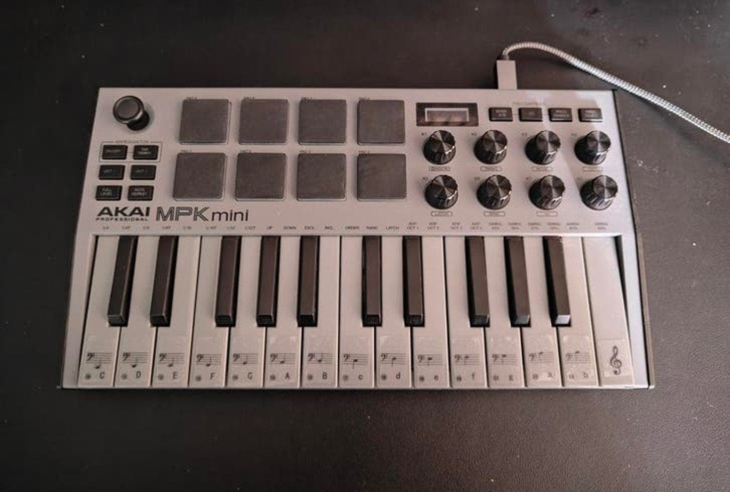 Akai MPK Mini midi keyboard, Muziek en Instrumenten, Midi-apparatuur, Ophalen, Zo goed als nieuw