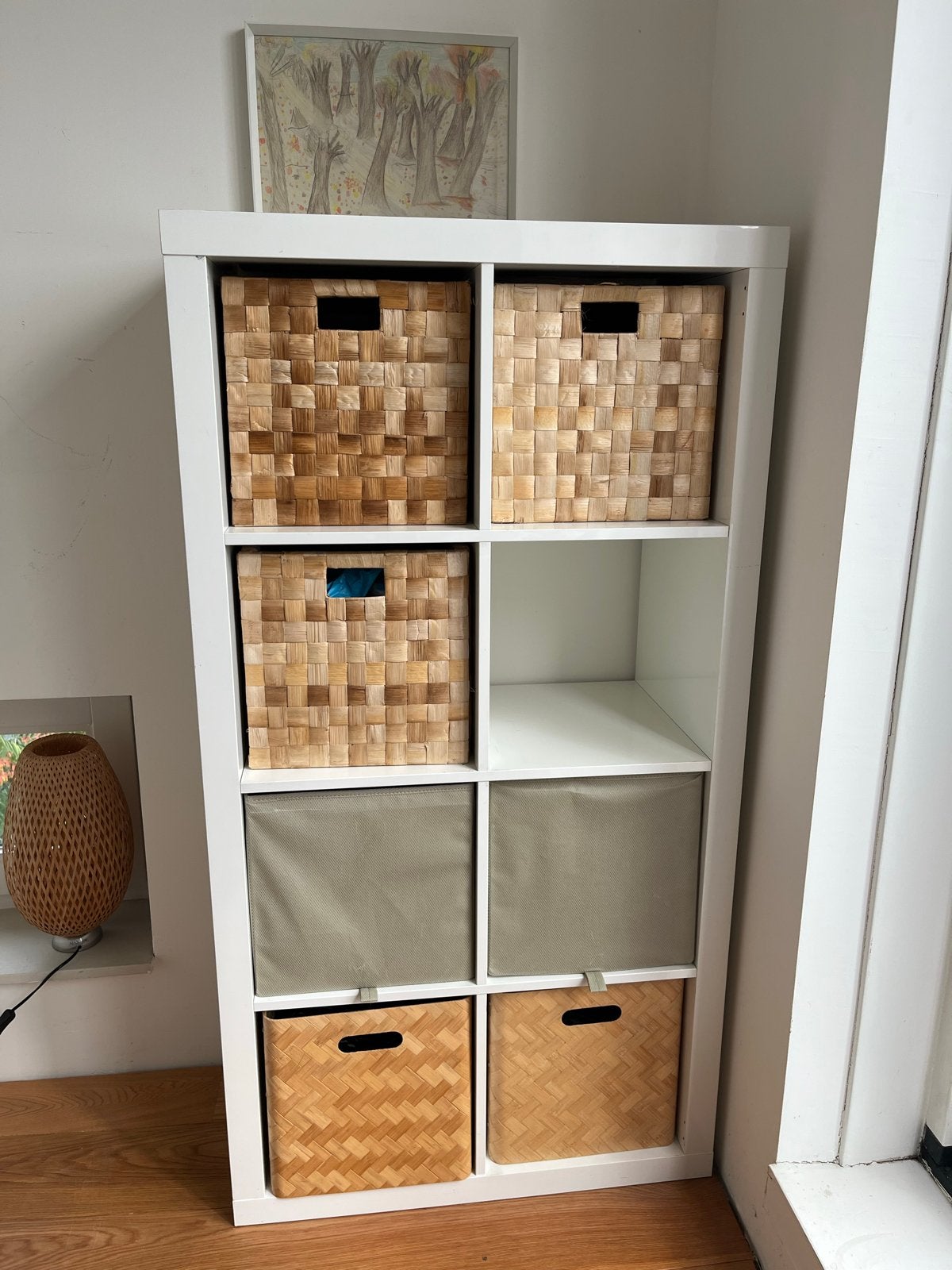 Witte Kallax kast met 8 vakken en opbergmanden, Ophalen, Met plank(en), Gebruikt, 100 tot 150 cm