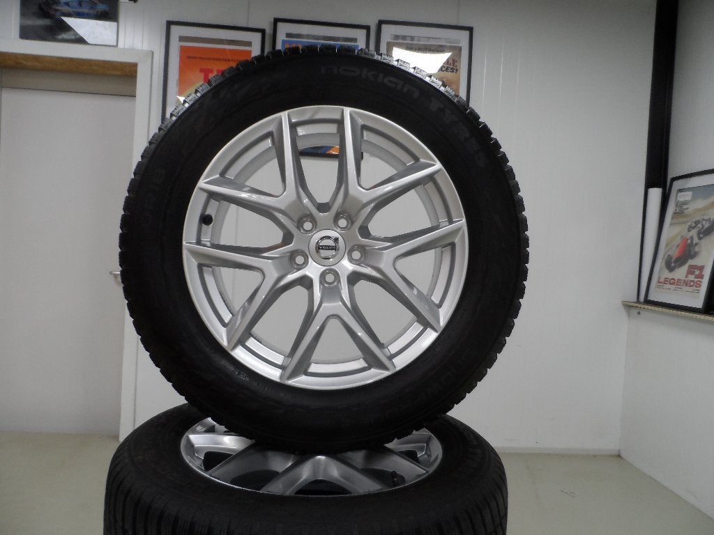 18 inch Volvo XC60 winterbanden set slechts 3400 km. nieuw, Auto-onderdelen, Banden en Velgen, 18 inch, Gebruikt, Banden en Velgen