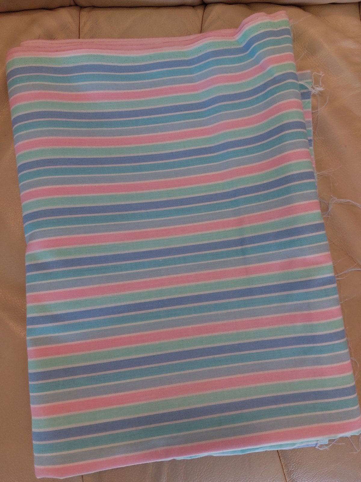 Gekleurde lap stof / nieuw / 210x143 cm, Hobby en Vrije tijd, Stoffen en Lappen, Ophalen of Verzenden, Nieuw, 30 tot 200 cm, 120 cm of meer
