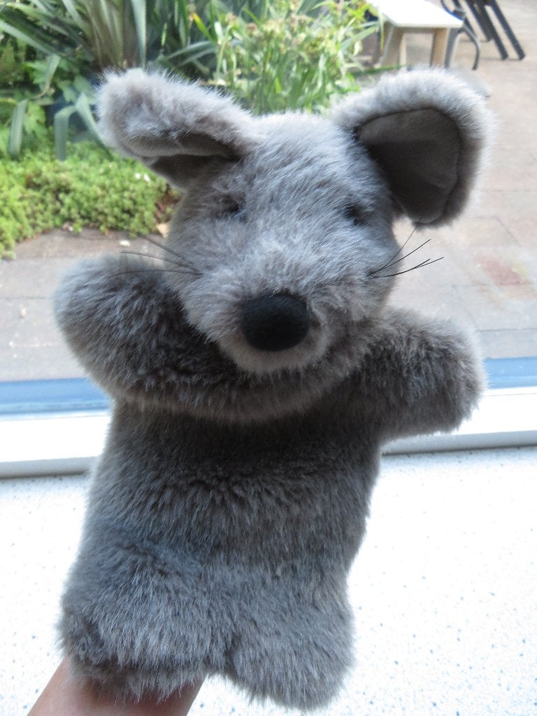 Handpop Muis grijs pluche meet ca 32 cm poppenkastpop, Muis, Grijs, Ophalen of Verzenden, Zo goed als nieuw