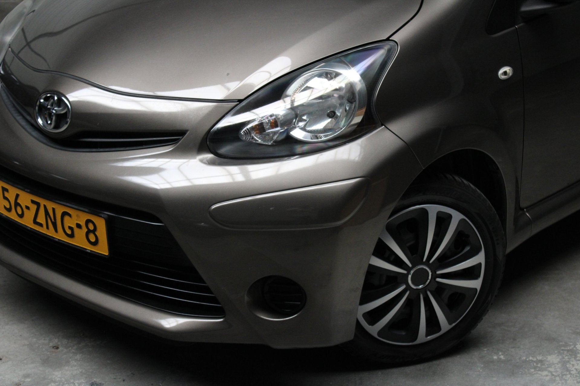Toyota Aygo 1.0 VVT-i Comfort Airco Elek Pak Navi Carplay, Voorwielaandrijving, Euro 5, Gebruikt, Emergency brake assist