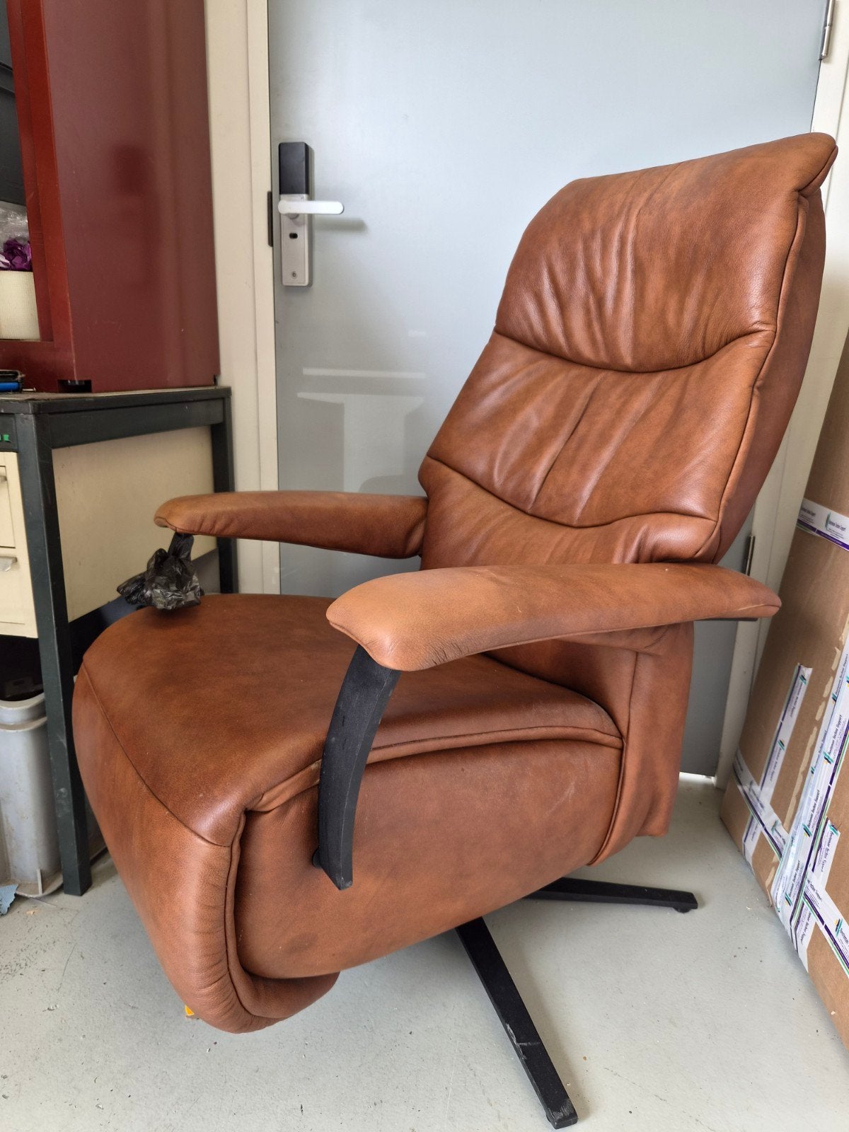 Comfortabele mooie zachtleren Himolla elektrische relaxfau, Huis en Inrichting, Fauteuils, Ophalen, Gebruikt, Klassiek, Comfortabel