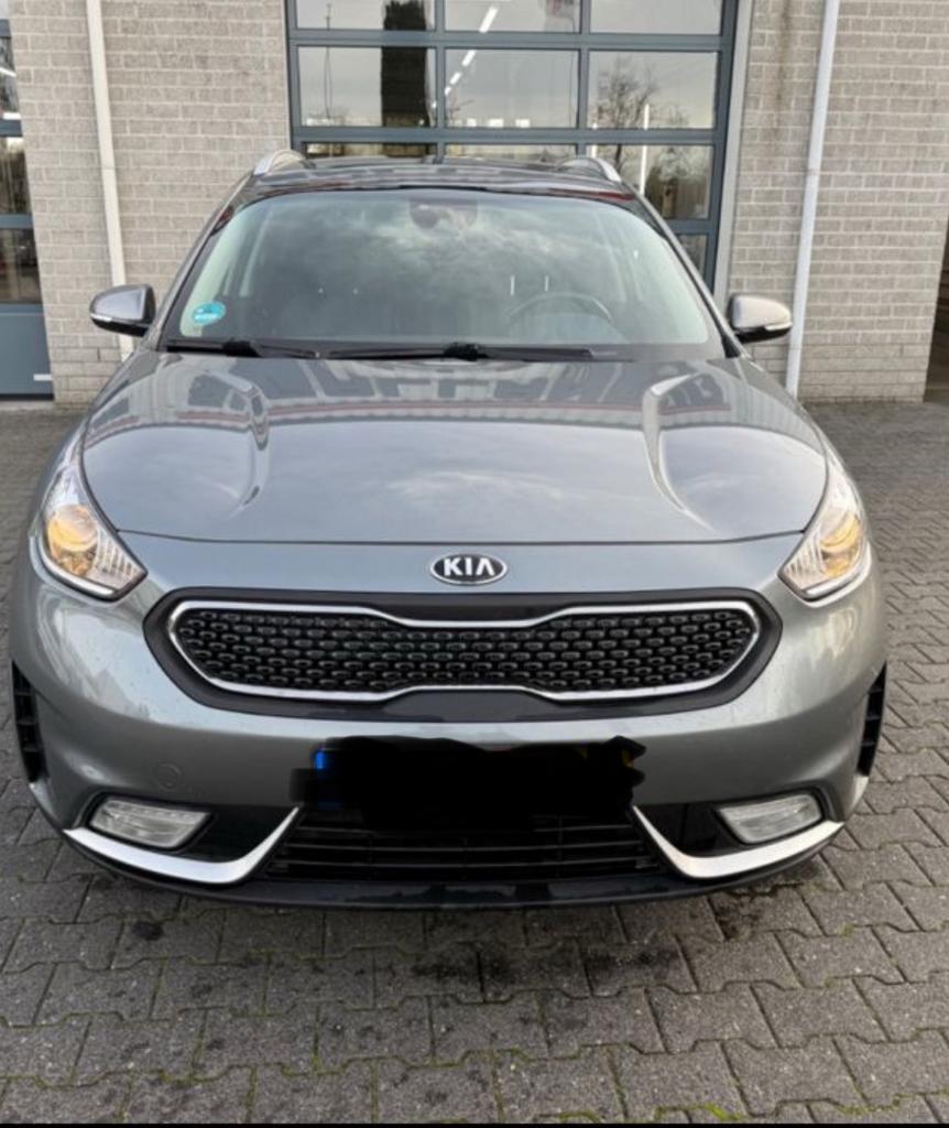 Foto 5 van Taxi huren/ Kia Niro huren/ verhuur/Taxichauffeur/Huren taxi