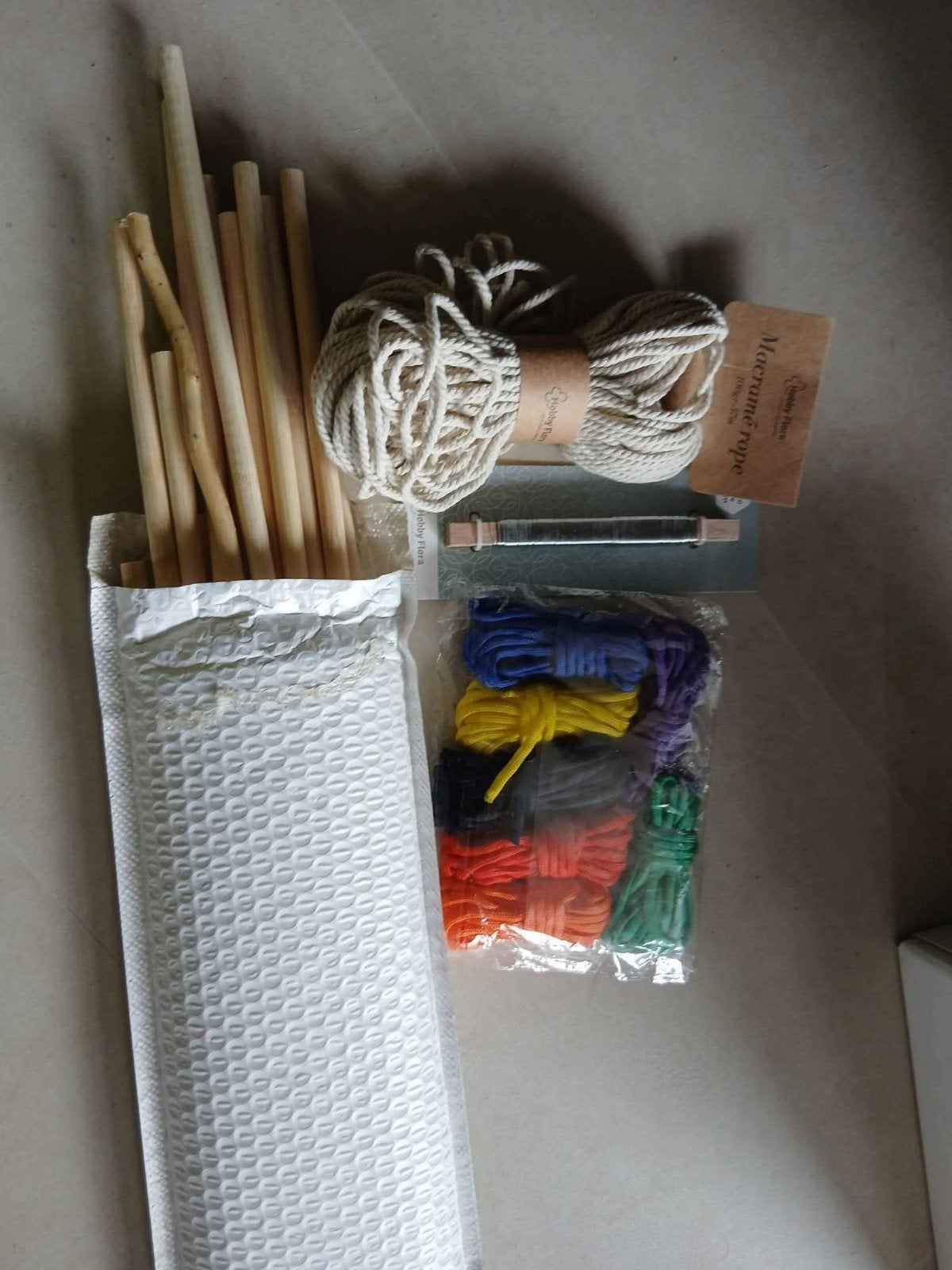 Compleet Macramé Pakket met Boek, Touw, Kralen en Meer, Ophalen of Verzenden, Nieuw