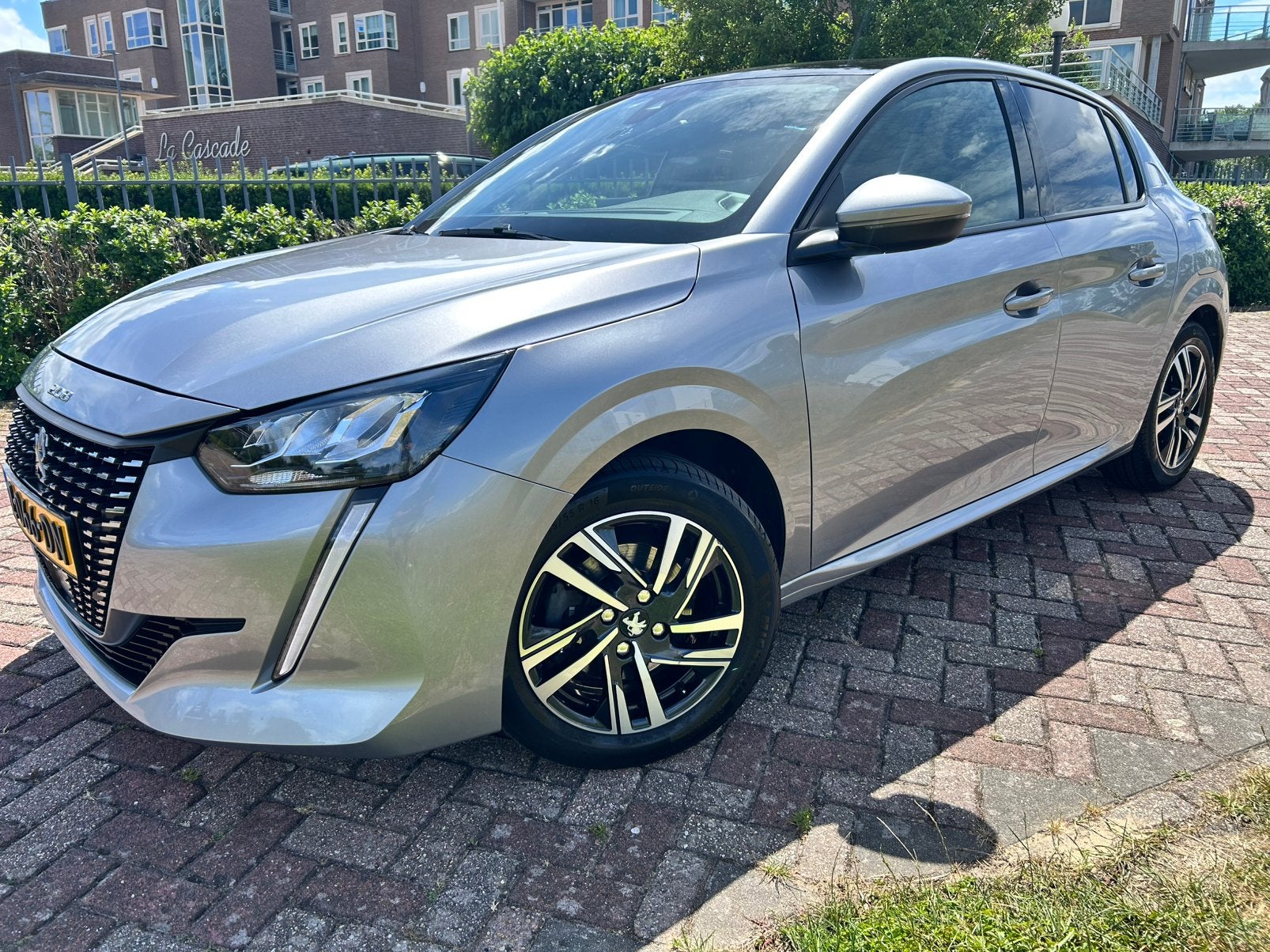 Peugeot 208 1.2 Puretech 101pk 2020 Grijs GT-line, Auto's, Voorwielaandrijving, Euro 5, Zwart, Leder en Stof