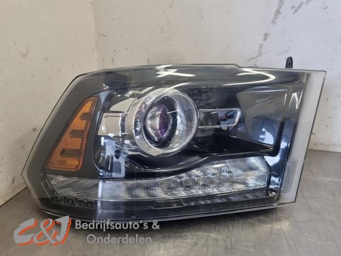 Koplamp rechts van een Dodge RAM, Gebruikt, -, -, Ophalen of Verzenden