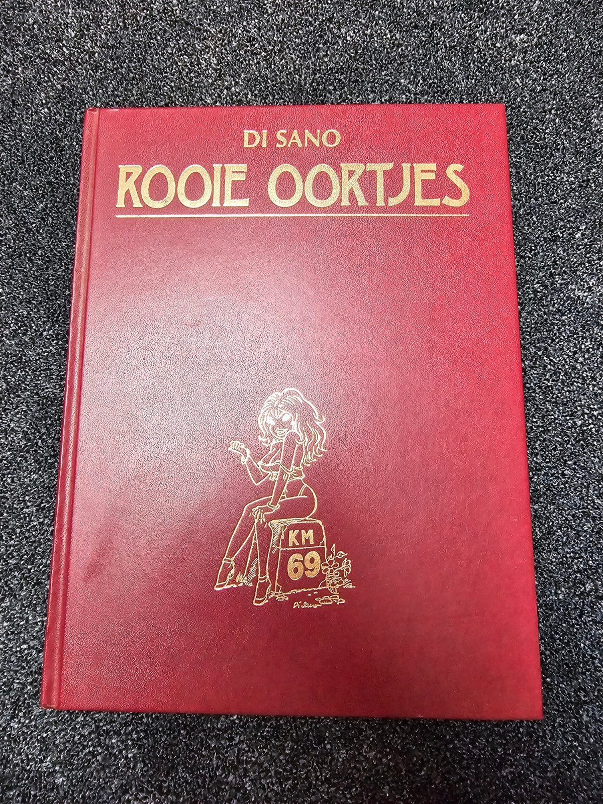 Rooie Oortjes - Di Sano - Hardcover stripboek, Ophalen of Verzenden, Zo goed als nieuw, Di Sano, Europa overig