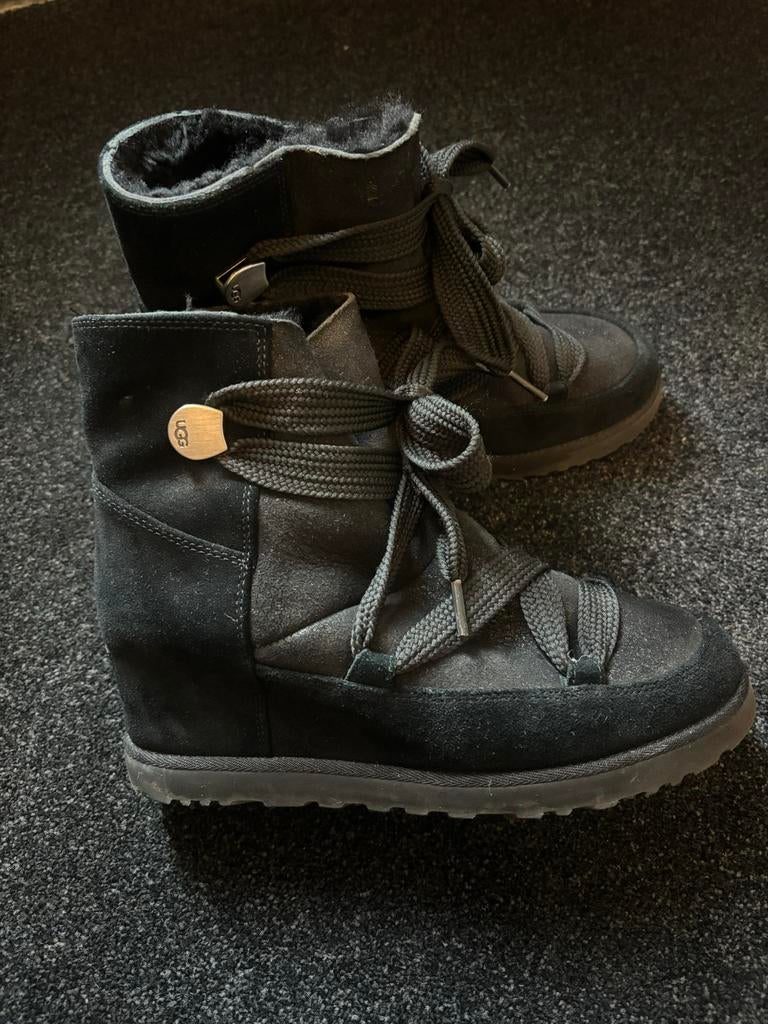 Zwarte UGG laarzen met veters, Ophalen of Verzenden, Gedragen, Zwart, Lage of Enkellaarzen