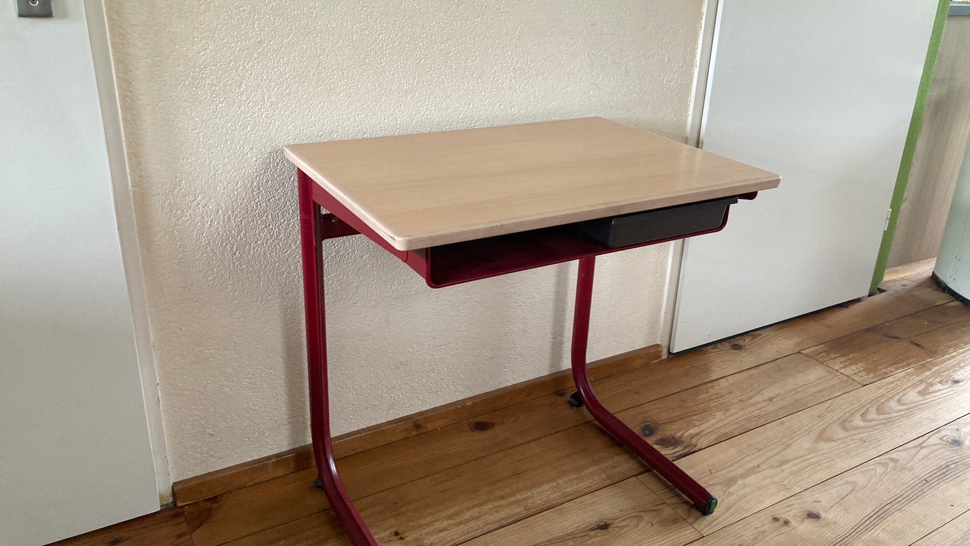 Kindertafel schooltafel, Ophalen, Met lades, Gebruikt, 70 cm