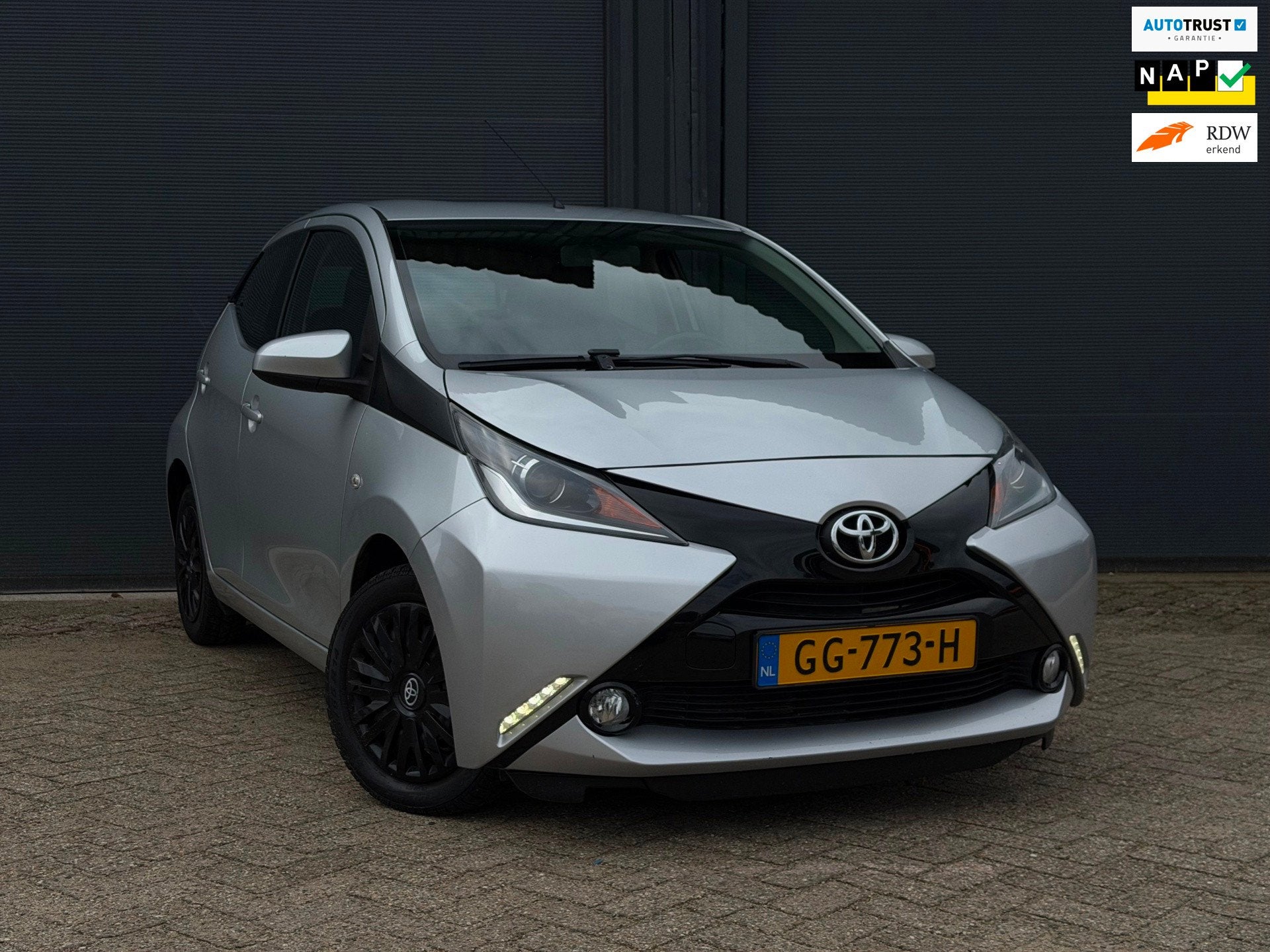 Toyota Aygo 1.0 VVT-i | Airco | Achteruitrijcamera | NWE APK, Voorwielaandrijving, Euro 5, Gebruikt, 4 stoelen