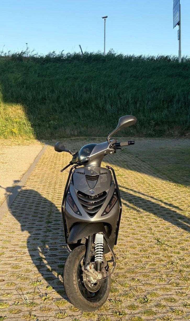 Piaggio zip 4t, Ophalen, Zo goed als nieuw, Benzine, Zip