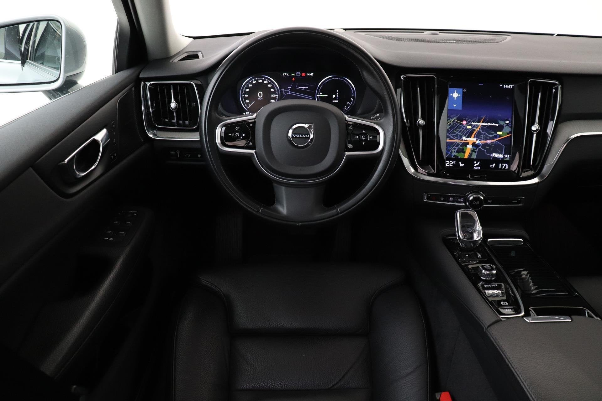Volvo V60 T8 RECHARGE AWD INSCRIPTION -PANO.DAK|HARMAN/KARDO, 12 maanden, Gebruikt, Euro 6, 4 cilinders