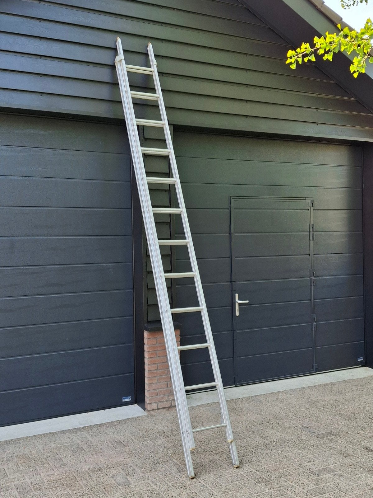 aluminium Ladder  2x12, Doe-het-zelf en Verbouw, Ladders en Trappen, Ophalen, Zo goed als nieuw, 4 meter of meer