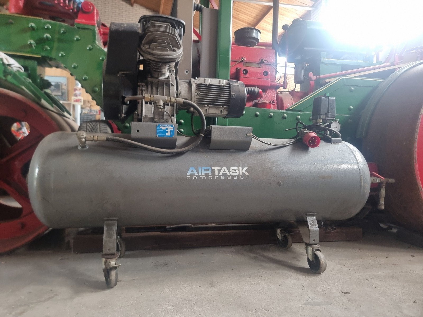 Airtask 2-cilinder compressor, 250L, 10 bar, 380V, 100 liter of meer, Ophalen, Gebruikt, 200 tot 400 liter/min