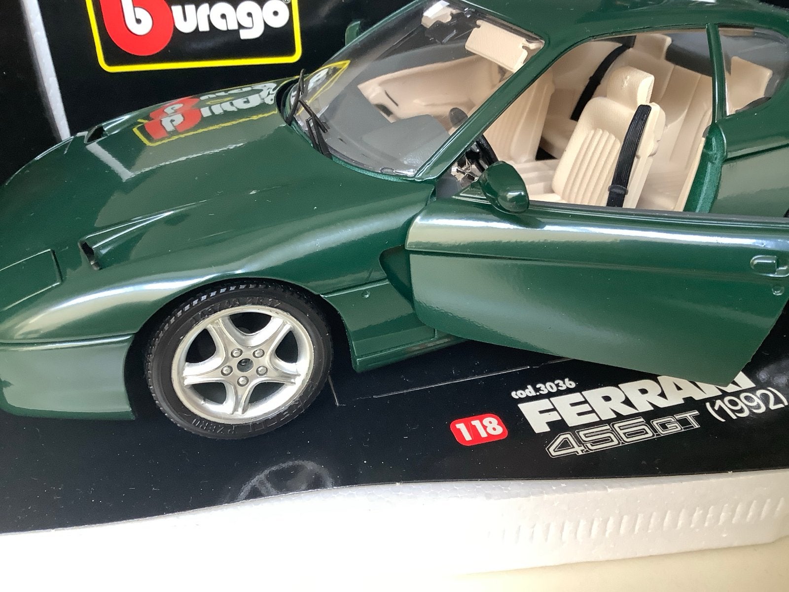 Burago Ferrari 456 GT (1992) - Nieuw in OVP, Hobby en Vrije tijd, Modelauto's | 1:18, Ophalen of Verzenden, Nieuw, Auto, Bburago