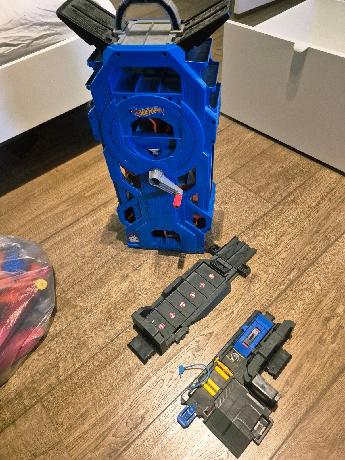 Hot Wheels Racebaan met garage en extra onderdelen, Zelf te bouwen, Ophalen of Verzenden, Hot Wheels, Handmatig