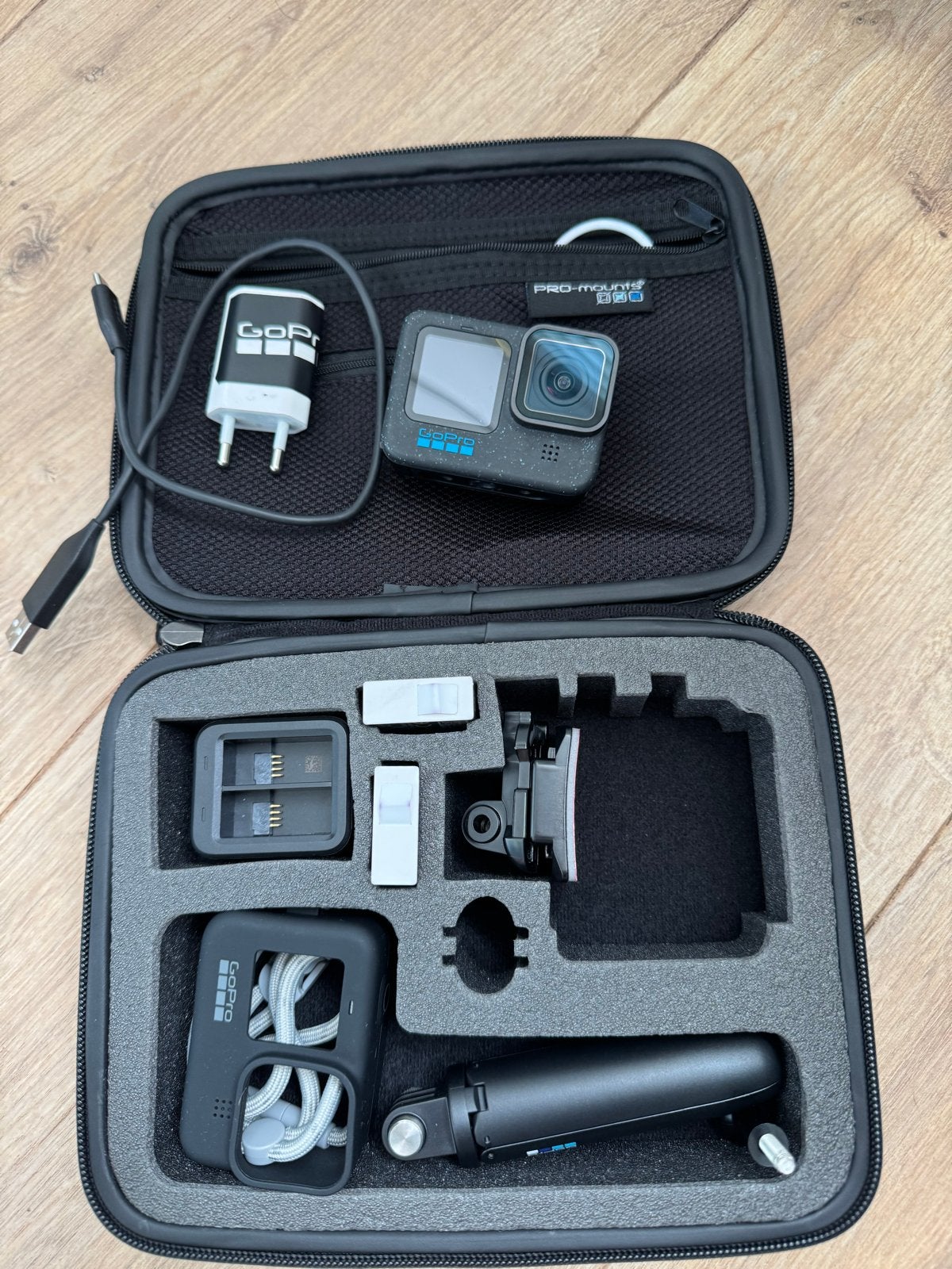 GoPro Hero 12 Black met accessoires en koffer, Ophalen, Zo goed als nieuw, GoPro