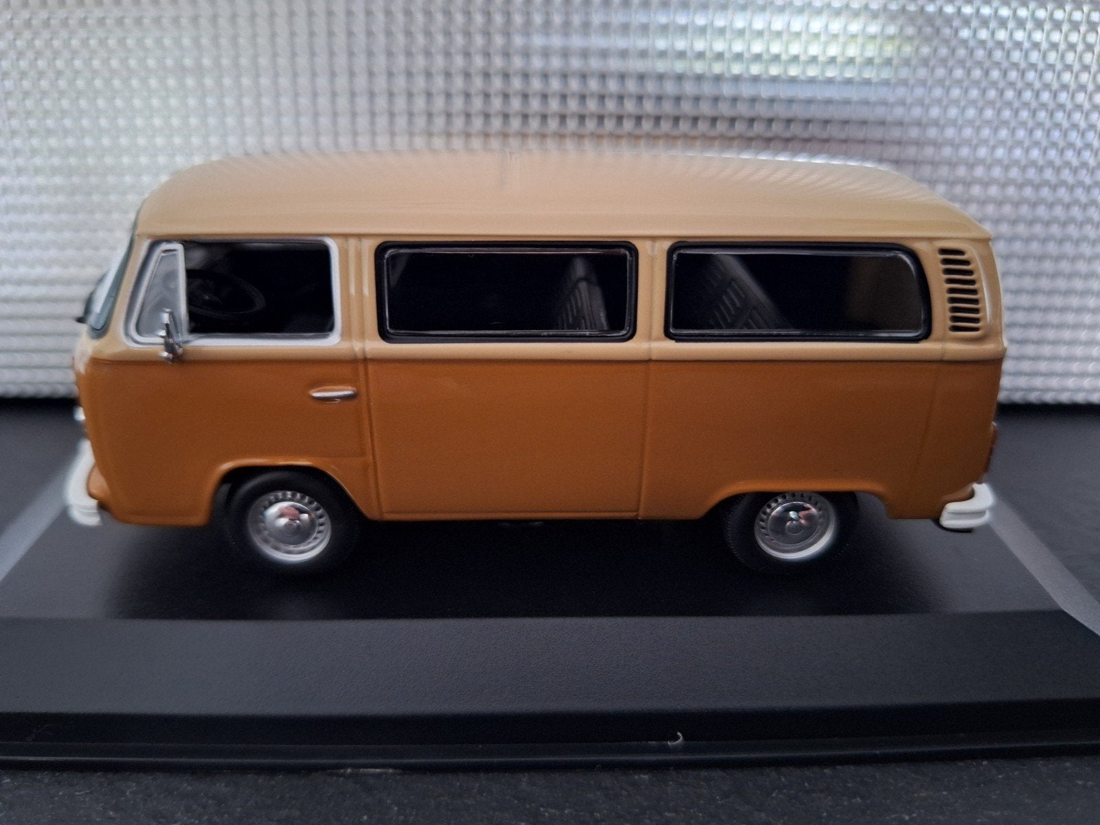 Volkswagen T2 Bus 1972 Schaal 1:43, Hobby en Vrije tijd, Modelauto's | 1:43, Overige merken, Nieuw, Ophalen of Verzenden, Maxichamps