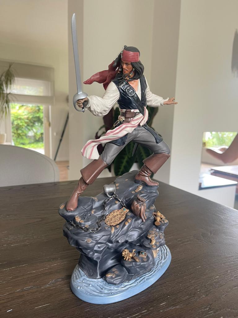 WDCC Captain Jack Sparrow met originele doos en certificaat, Verzamelen, Disney, Ophalen of Verzenden, Zo goed als nieuw, Beeldje of Figuurtje