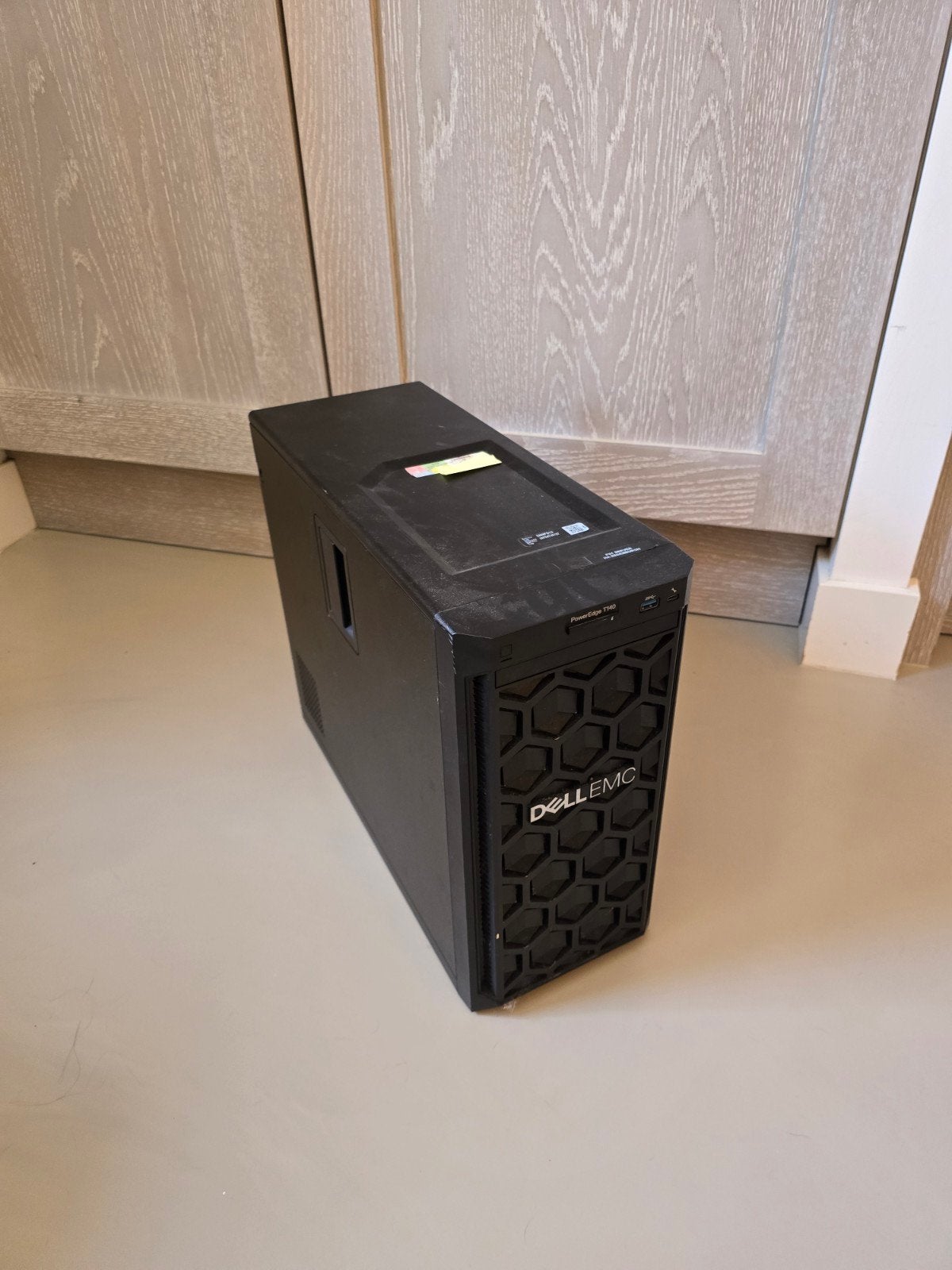 Dell EMC PowerEdge T40 Server met Windows Server 2019, Computers en Software, Servers, Gebruikt, Ophalen of Verzenden, 1 TB, 3 tot 4 Ghz