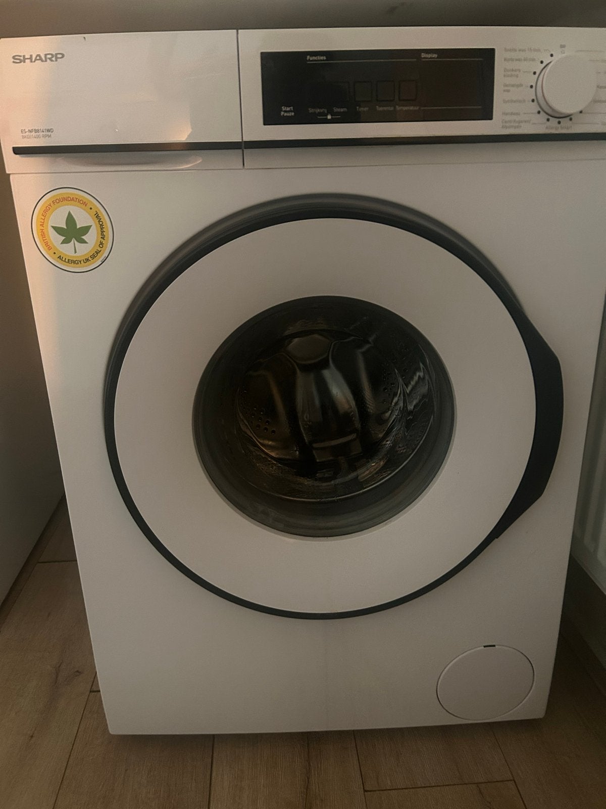 Sharp ES-NFB814AWB-NL Wasmachine - 8kg, Witgoed en Apparatuur, Wasmachines, Ophalen, 1200 tot 1600 toeren, 8 tot 10 kg, Zo goed als nieuw
