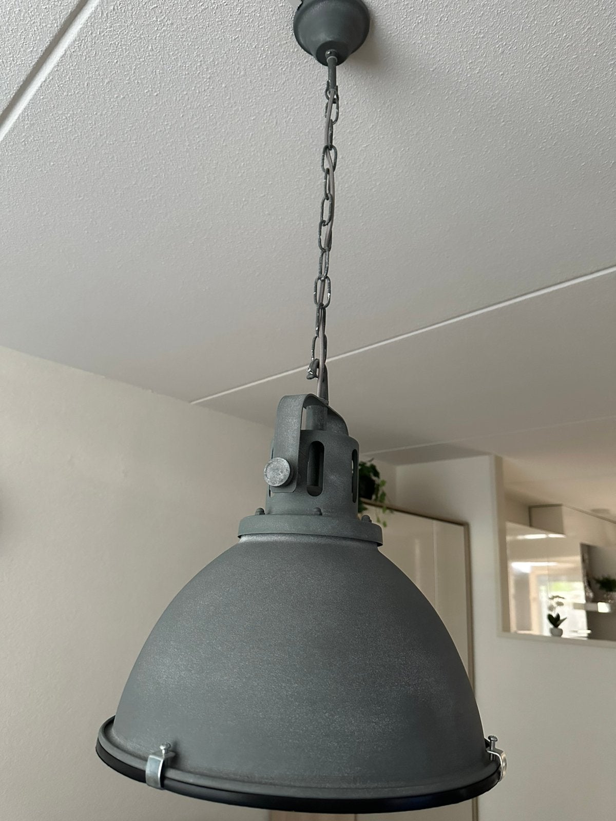 Industriële hanglamp betonlook, Ophalen, Zo goed als nieuw