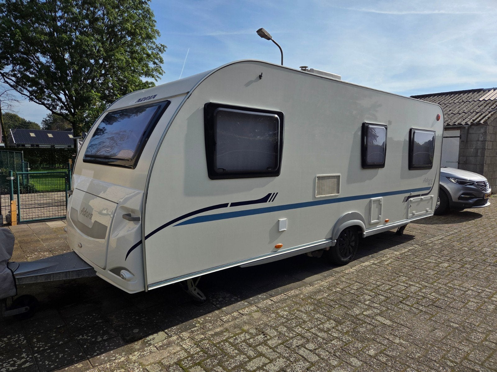 Adria Adora 552 UL, Caravans en Kamperen, Rondzit, 7 tot 8 meter, Particulier, Tot en met 4