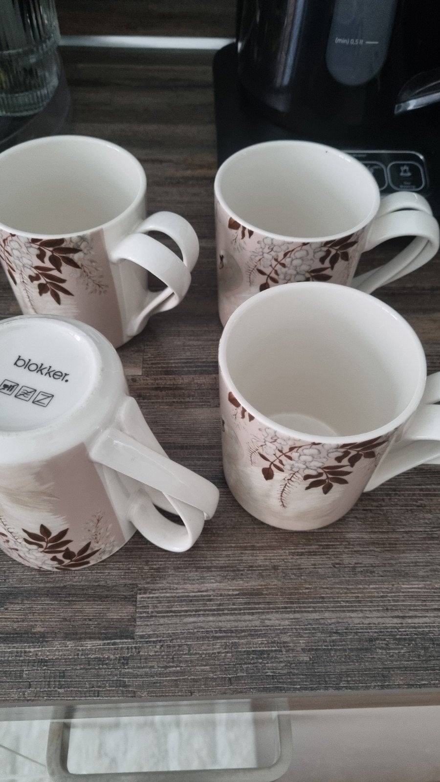 Set van 4 Blokker mokken met bloemenprint, Ophalen of Verzenden, Zo goed als nieuw, Keramiek, Mok