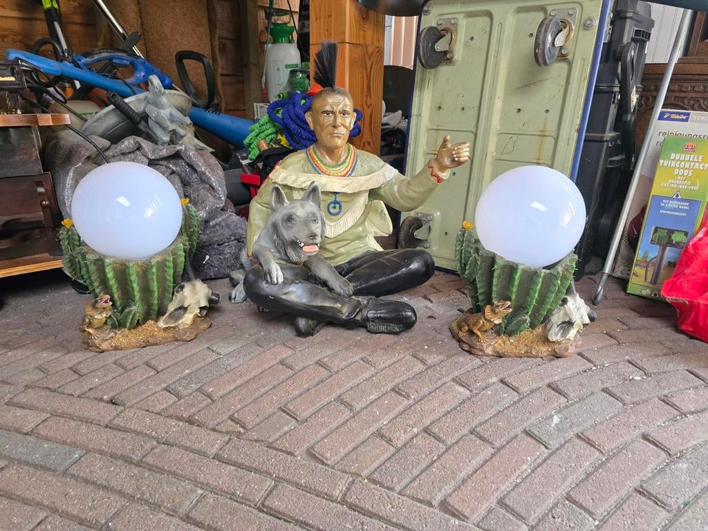 Indiaan beeld met hond en twee lampen, Ophalen of Verzenden