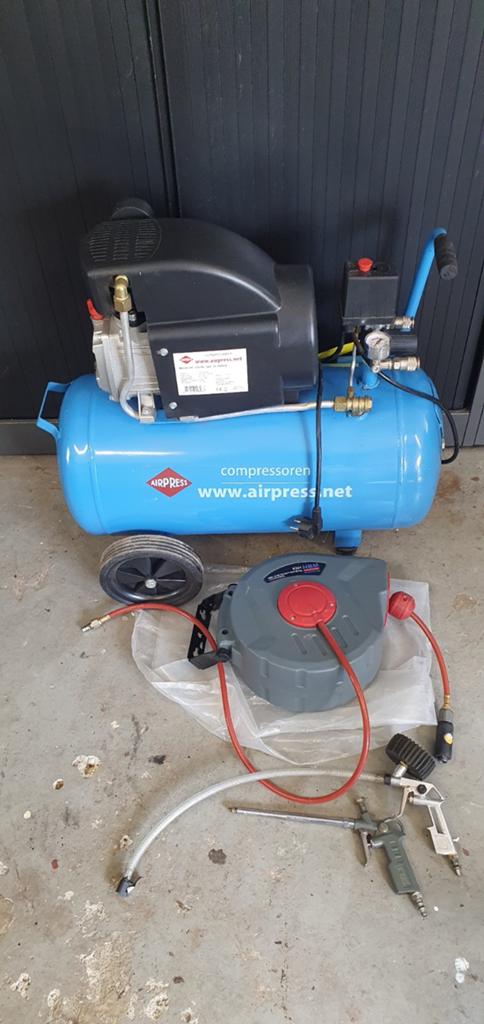 AIRPRESS COMPRESSOR SET ., Doe-het-zelf en Verbouw, Compressors, 100 liter of meer, Ophalen, Zo goed als nieuw, 200 tot 400 liter/min