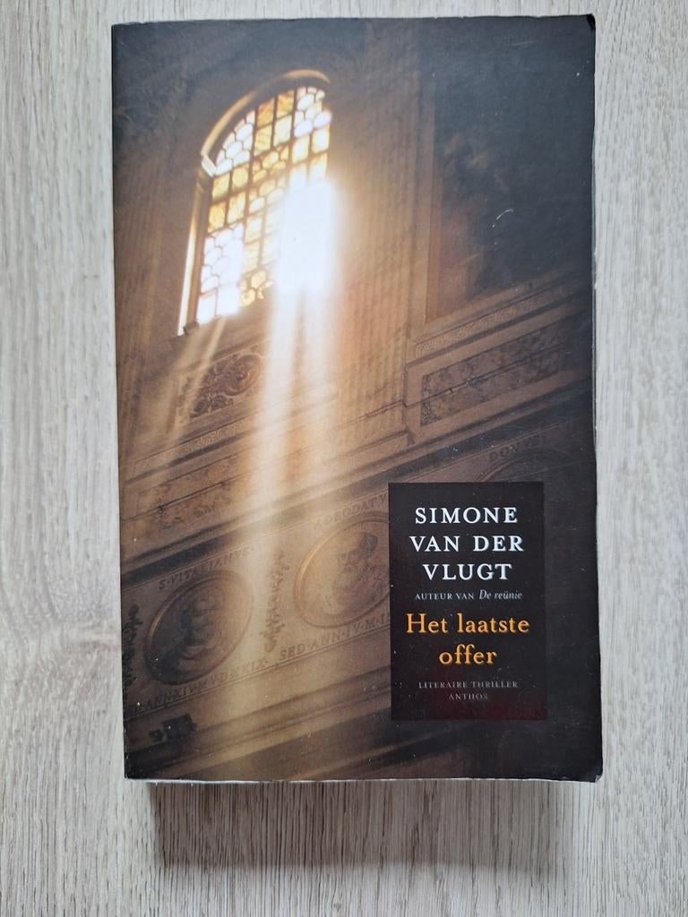 Het laatste offer - Simone van der Vlugt, Boeken, Thrillers, Gelezen, Nederland, Ophalen of Verzenden