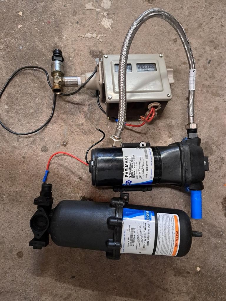 Drinkwaterpomp met drukvat en regelaar., Ophalen of Verzenden, Kombuis en Sanitair