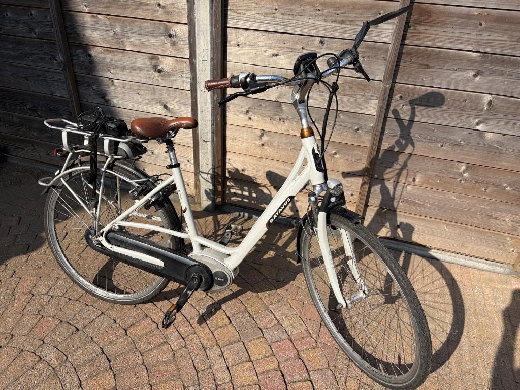 Foto 3 van Elektrische damesfiets Batavus Milano framemaat 48 cm