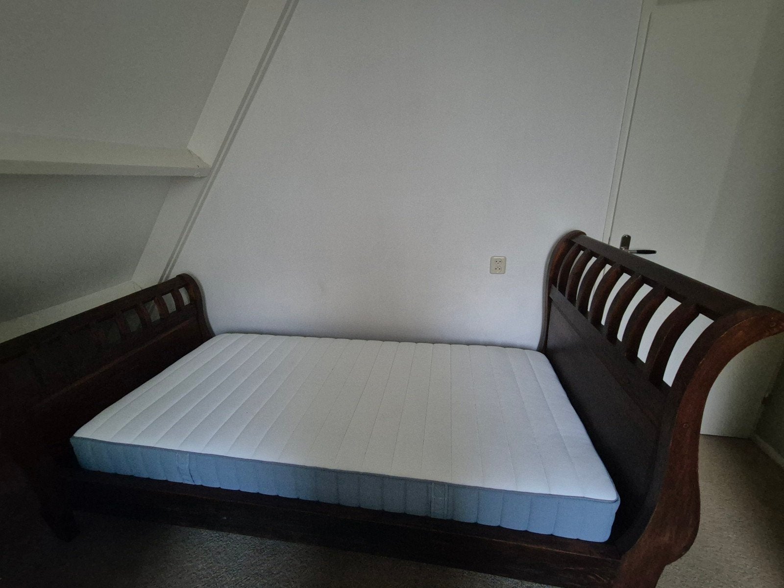 Eenpersoonsbed van donker hout, Ophalen, Gebruikt, 90 cm, Eenpersoons